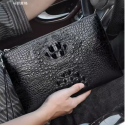 Bolsa masculina de mão em couro de crocodilo, novo modelo de 2024, leve e luxuosa, com grande capacidade, estilo envelope para carregar sob o braço.